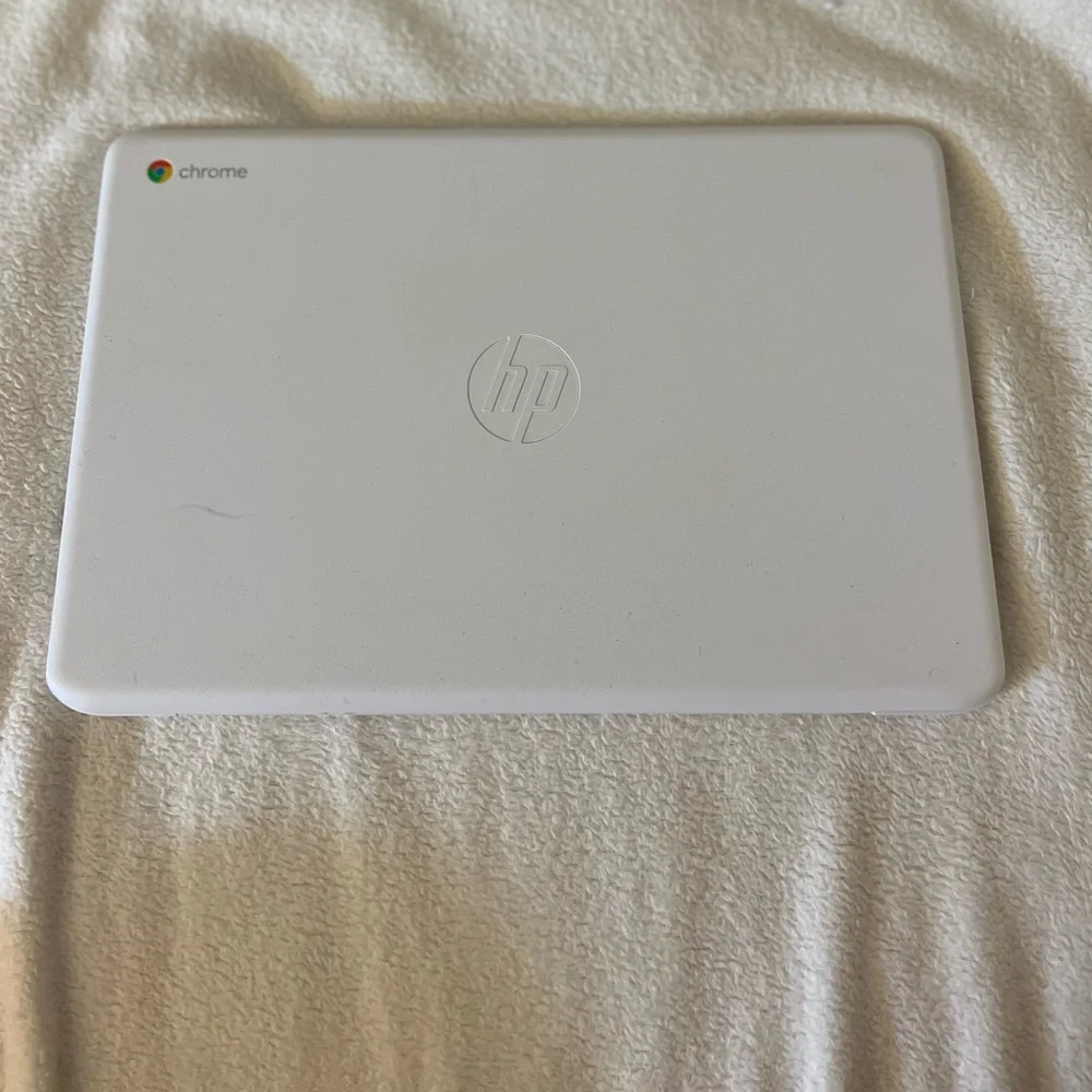 NEW HP WHITE CHROMEBOOK